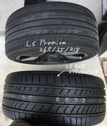 LS PremiumとLS EXEのタイヤパターンが比較できる写真