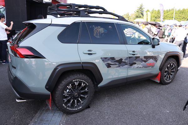 RAV4をTRDがカスタマイズしたフィールドモンスターの写真